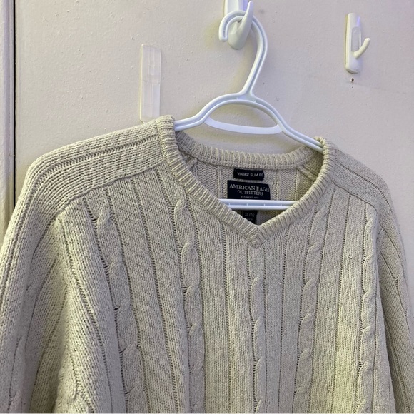 American Eagle Vintage Slim Fit cable knit v-neck sweater in off-white - Picture 6 of 7